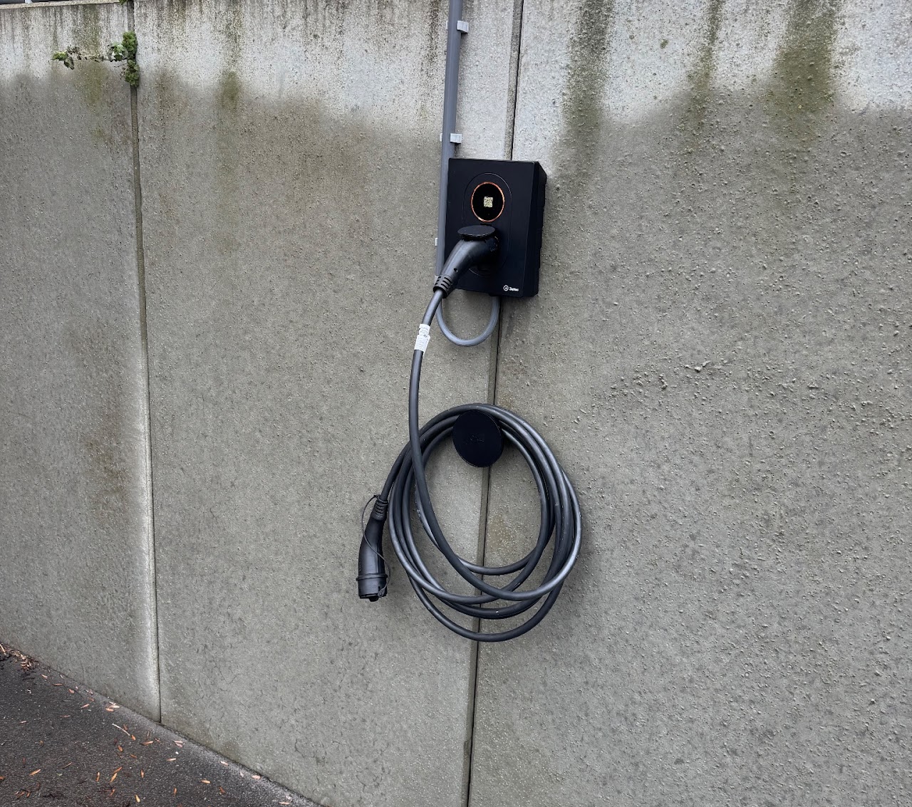 Borne de recharge installée par NG Électricité